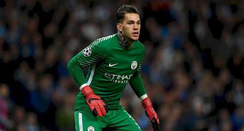 تقرير.. إيدرسون ينافس دي خيا وكورتوا على القفاز الذهبي